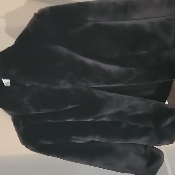 Mob Wife Faux Fur Jacket - Picture 3 of 3